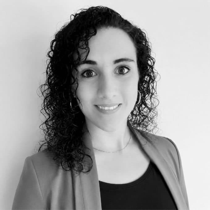 Headshot of Elizabeth Halloran